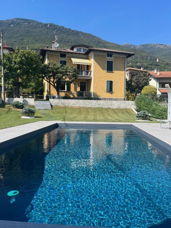 Casa Gialla Gera Lario